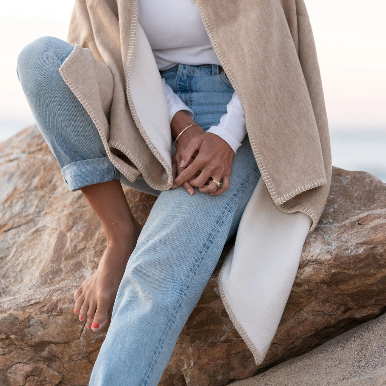 dune-natural-recycled-blanket_lifestyle.webp